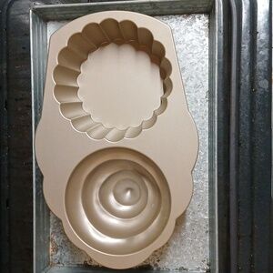 Nordic Ware The Great cupcake pan cake pan